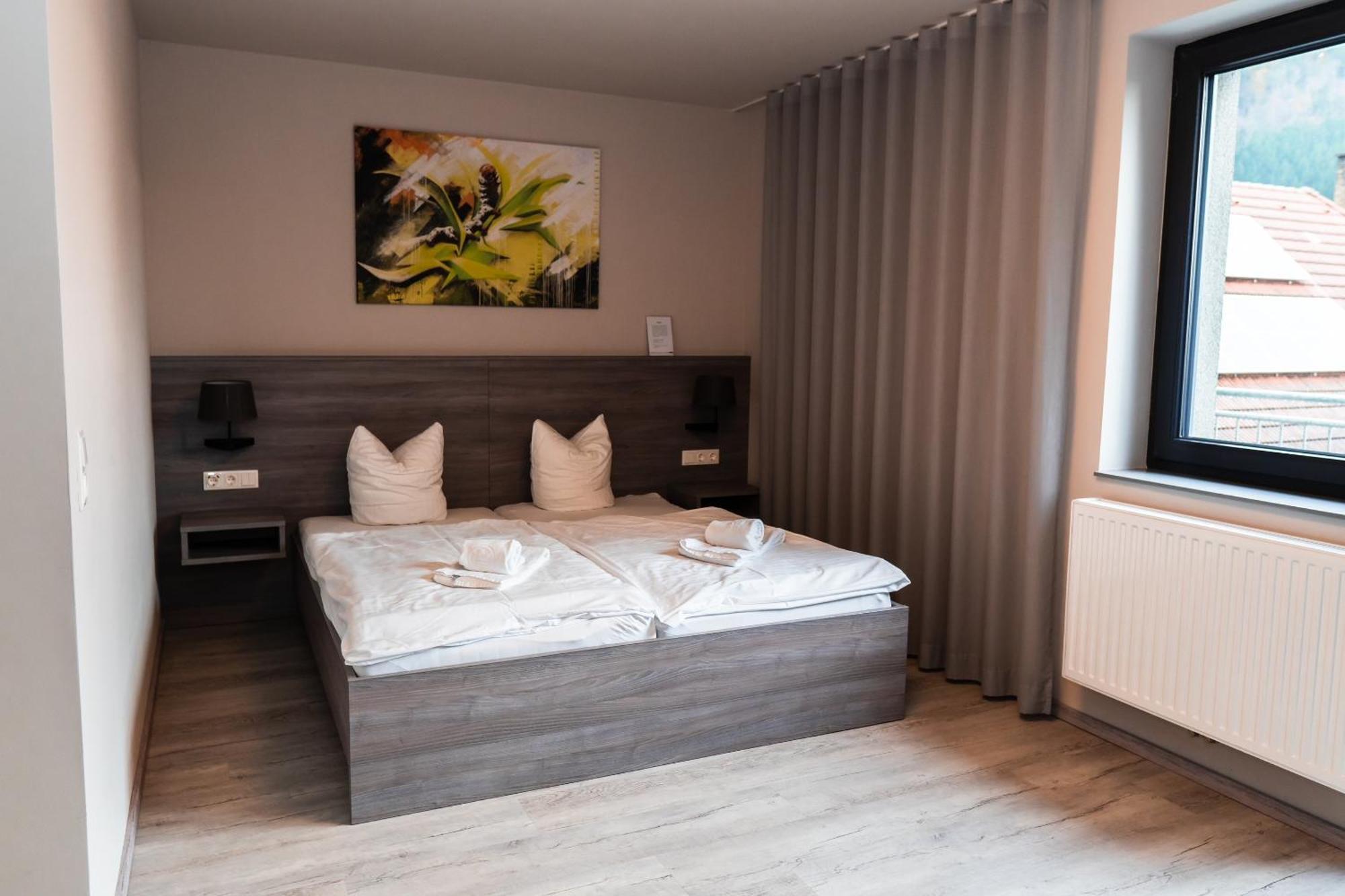 Hotel Zur Schonenburg Schonberg am Kamp Экстерьер фото